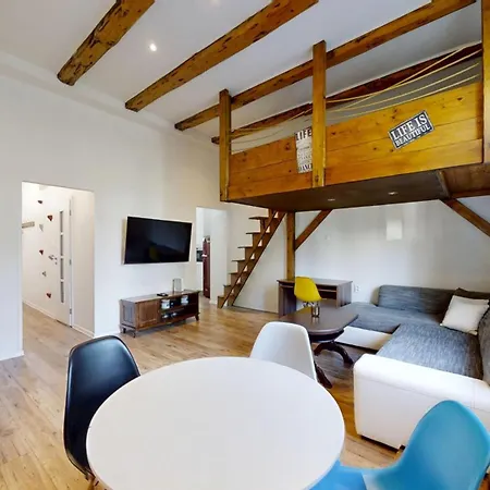 Old Town Loft * 질리나