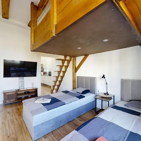 Old Town Loft דירה *